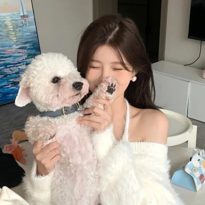 院子里的女人